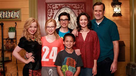 Liv and Maddie Cast: See What the Disney Stars Are。